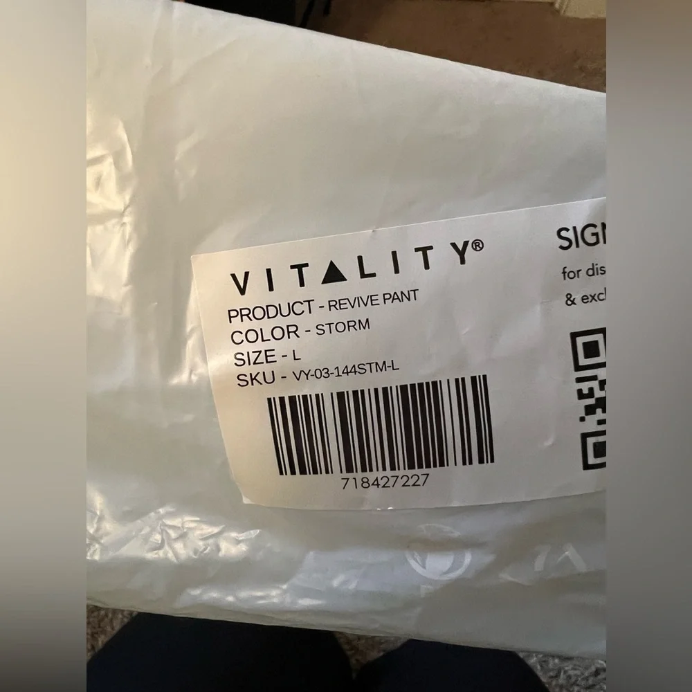 Vitality workout leggings in storm never worn size L - Picture 5 of 5